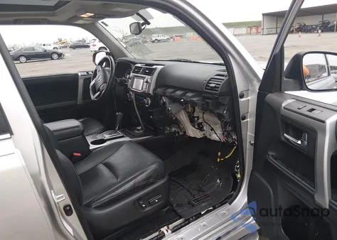 2015 Toyota 4Runner Limited z USA, uszkodzony, nr VIN JTEBU5JR4F5267446